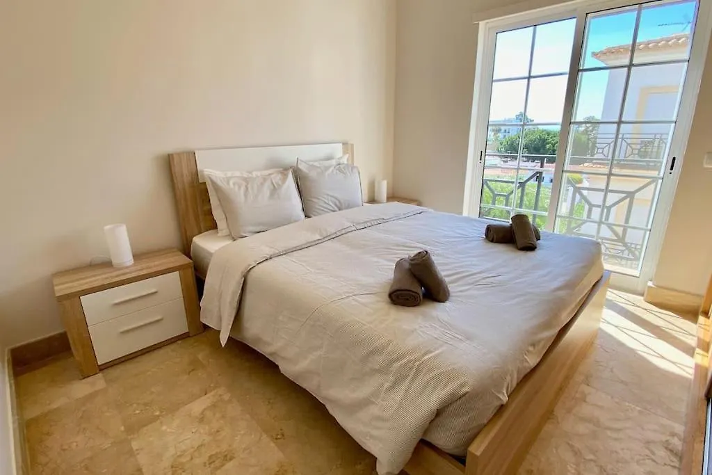 Διαμέρισμα 2-Bedroom Apt In Newtown W Pool Αλμπουφέιρα